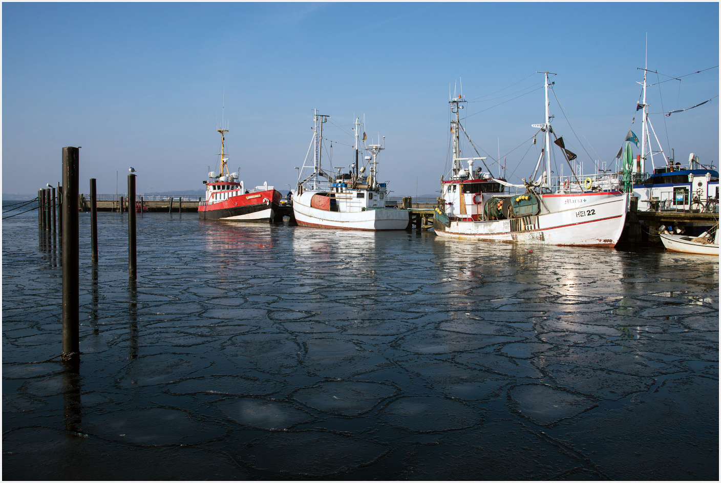 Der kleine Hafen im Winter