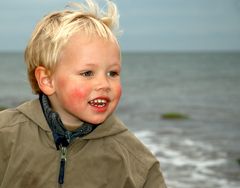 Der kleine Junge und das Meer