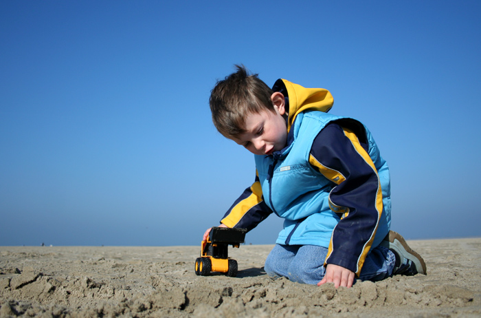 Der kleine Mann und das (Sand-) Meer.