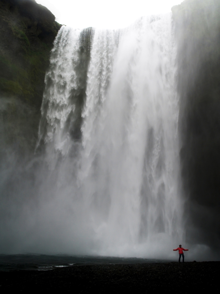 Der kleine Mensch vor dem Skogafoss (reload)