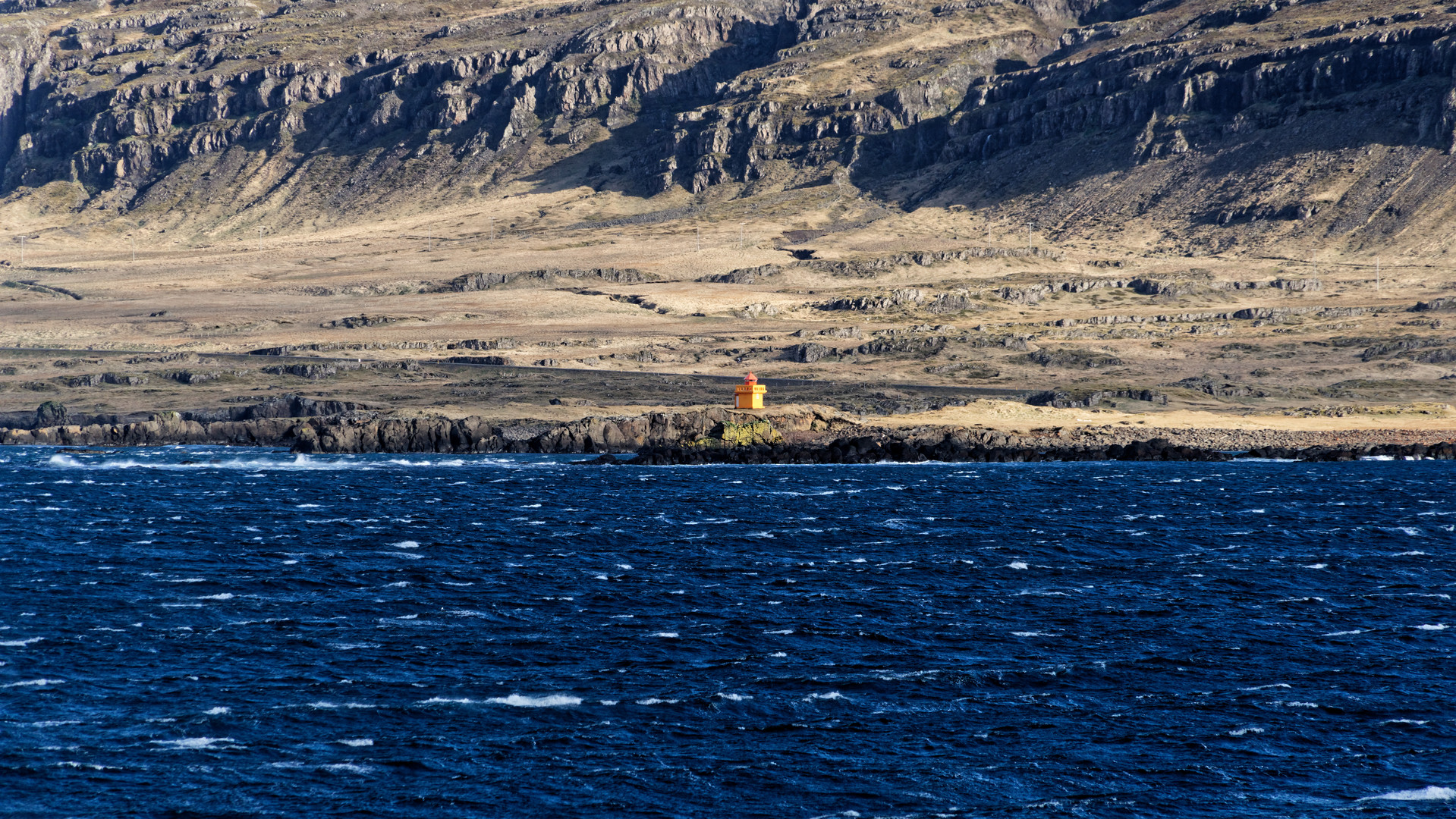 der kleine orange Leuchtturm