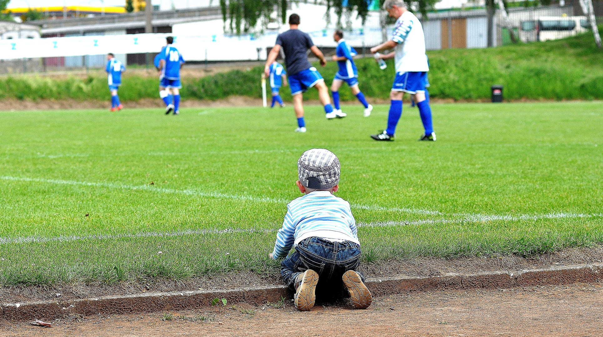 der Kleine und die alten Herren