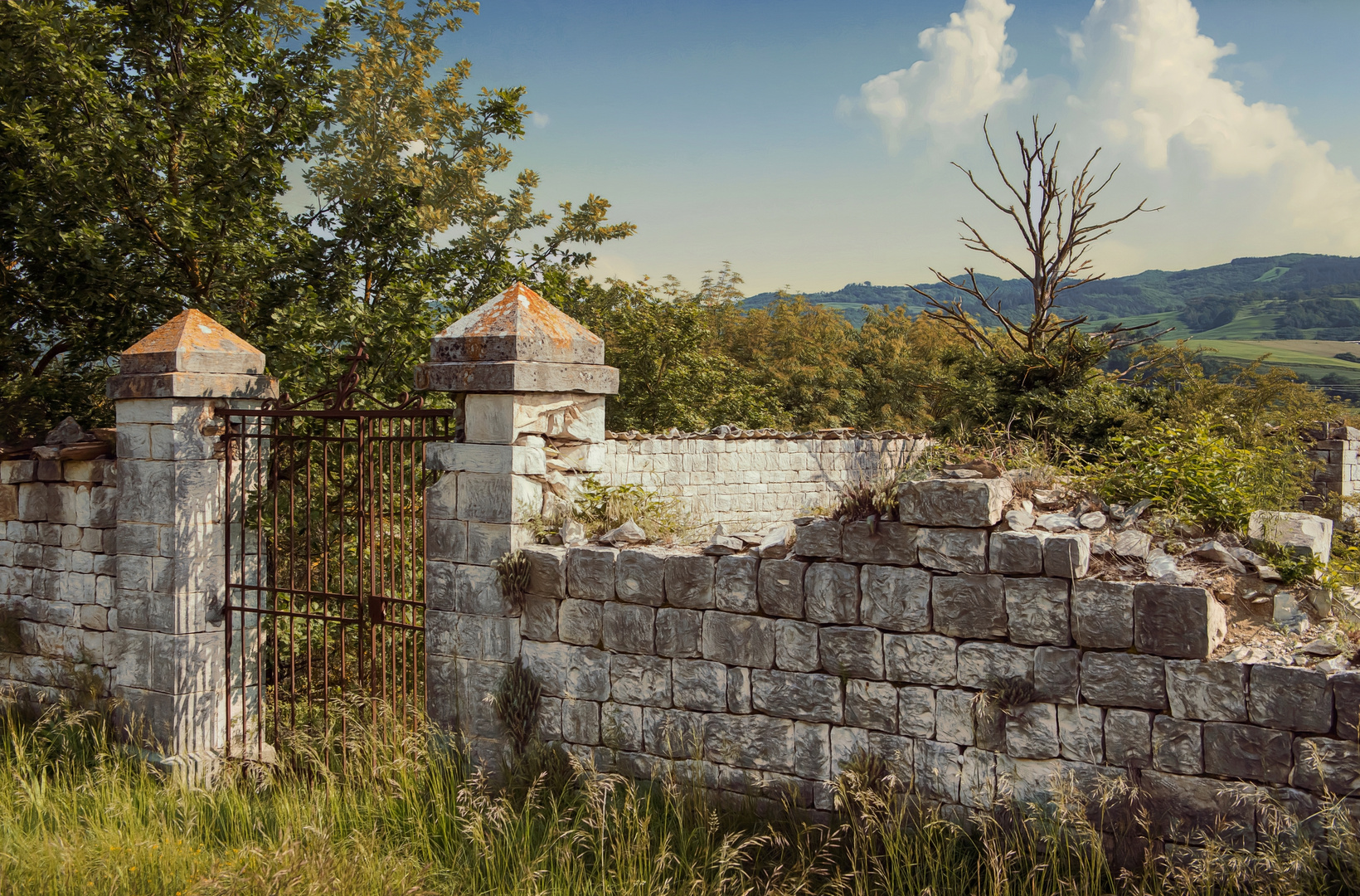 der kleine verlassene Friedhof