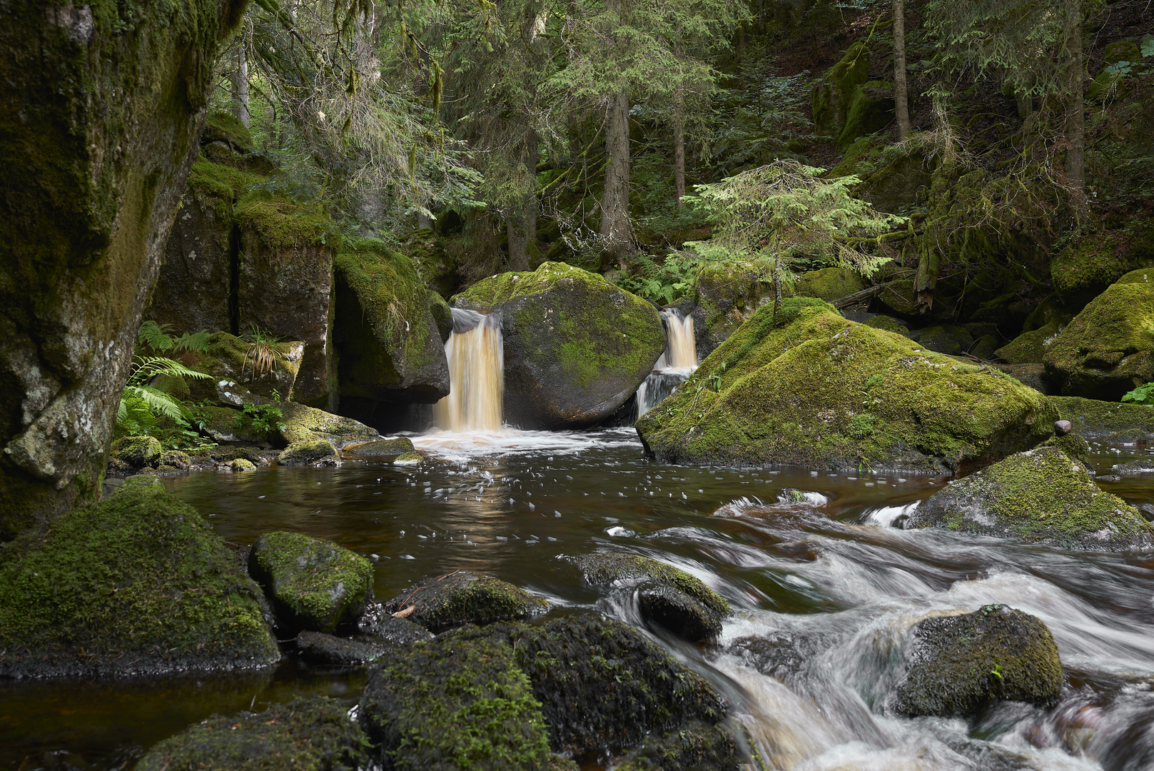 der kleine Wasserfall