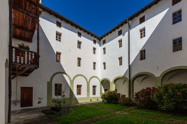 Der Klosterhof mit Kreuzgang