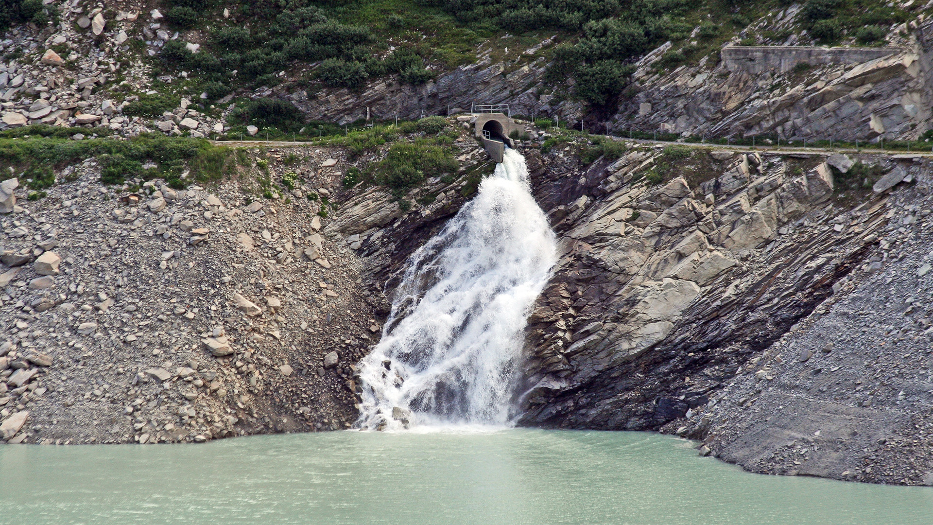 Der knapp 2200m hoch gelegene Mattmarkstausee im Wallis...