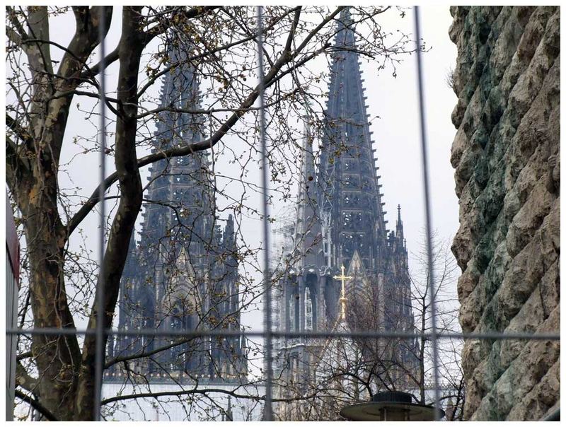 Der Köln Dom - mal hinter Gittern