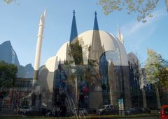  der Köln-Dom und  die Moschee-Köln-Ehrenfeld