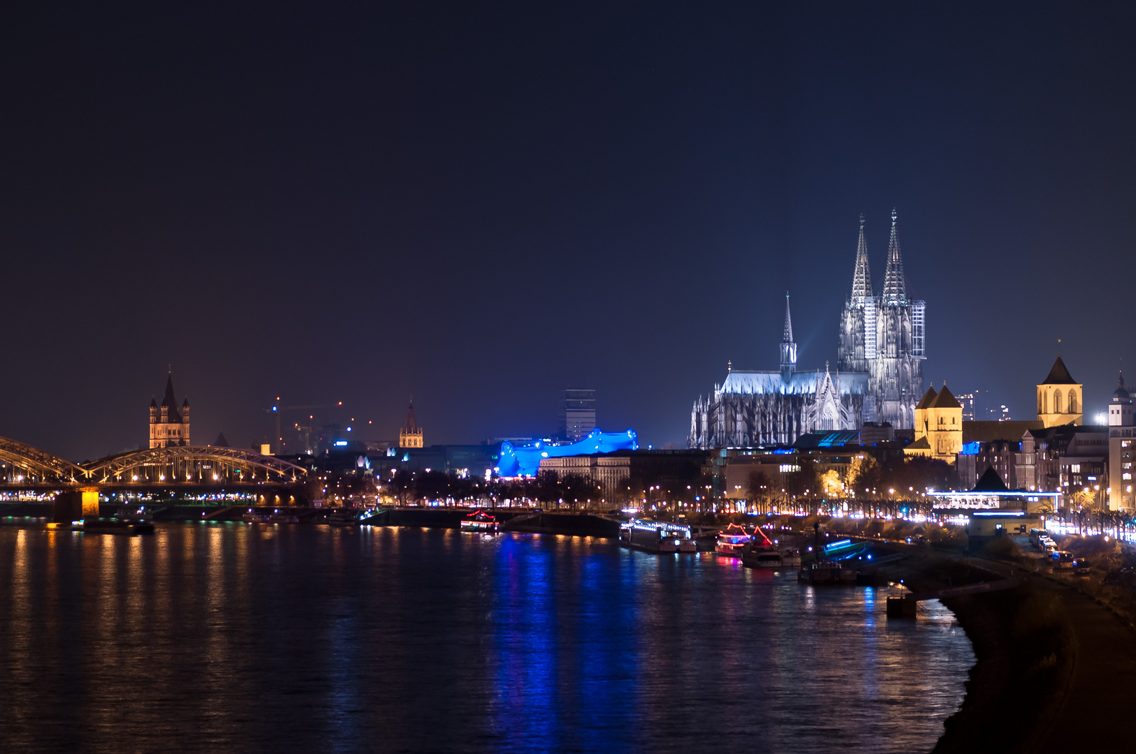 Der Kölner Dom aus Richtung der Zoobrücke