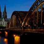 Der Kölner Dom bei Dämmerung