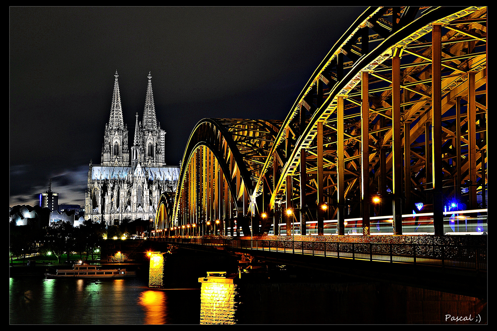 Der Kölner Dom bei Nacht ;)