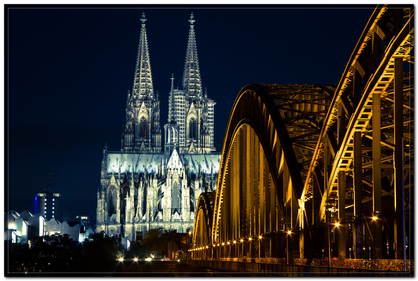 Der Kölner Dom bei Nacht II