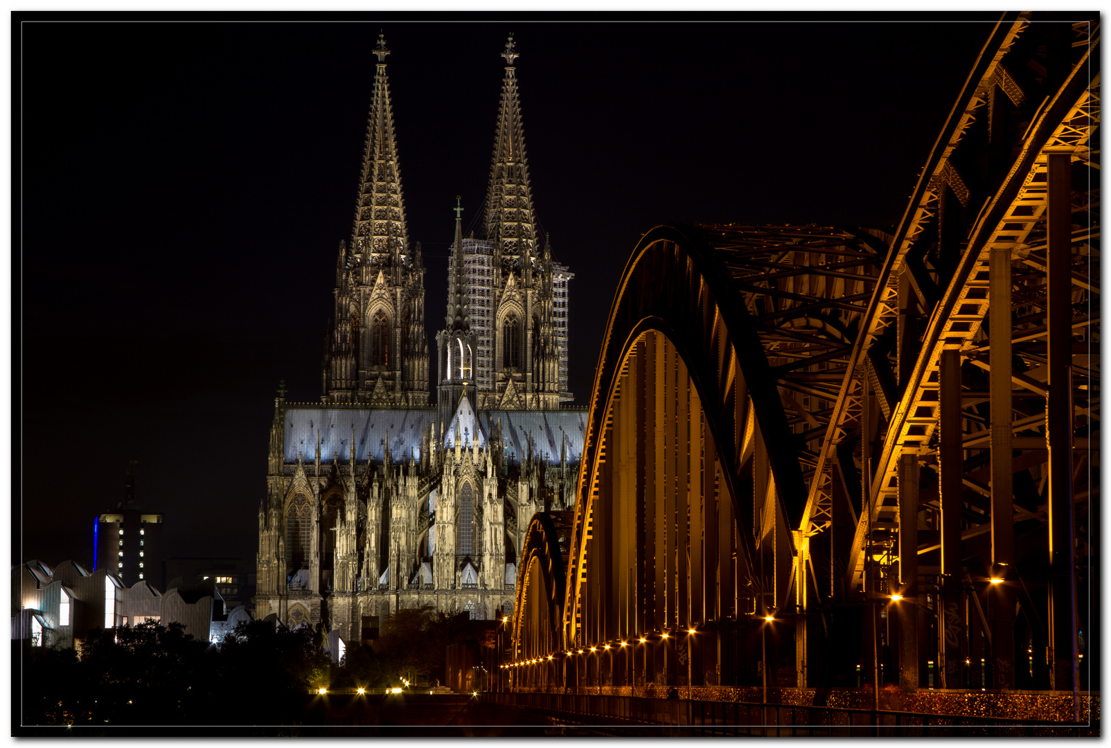 Der Kölner Dom bei Nacht III