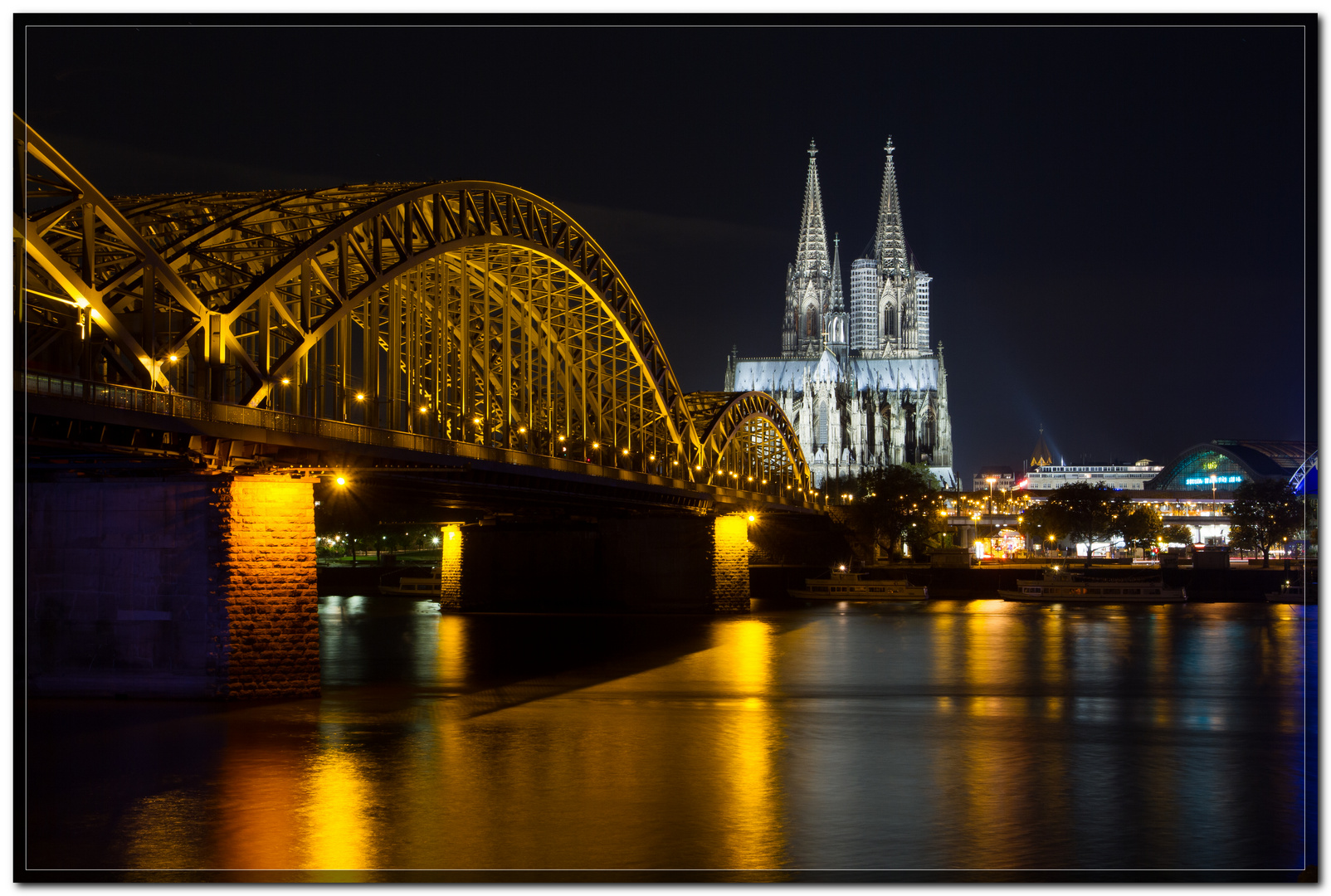 Der Kölner Dom bei Nacht VI