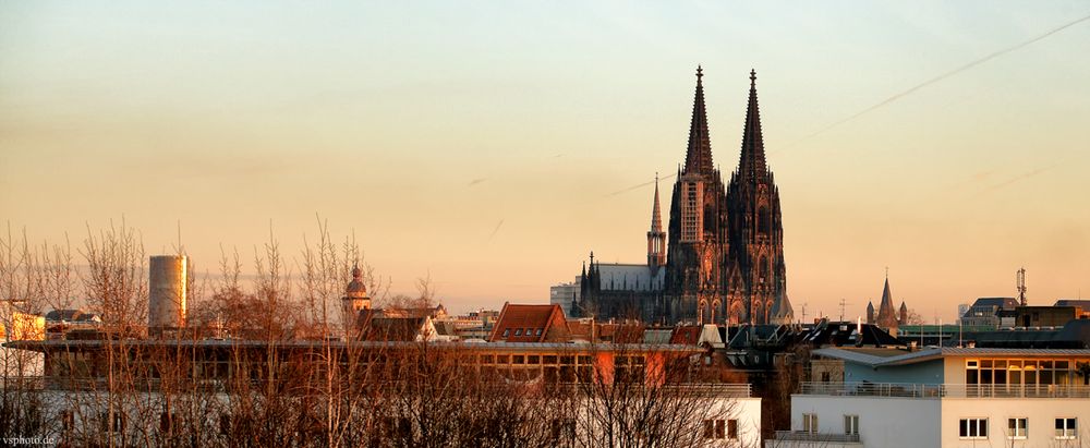 Der Kölner Dom im Abendlicht