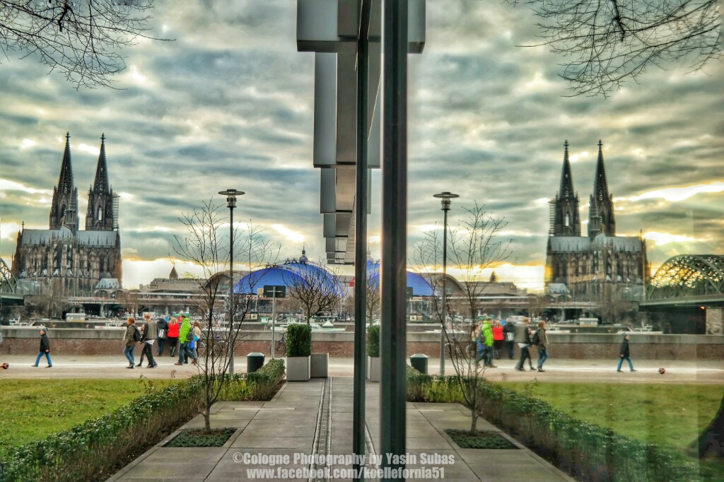 Der Kölner Dom in doppelter Version