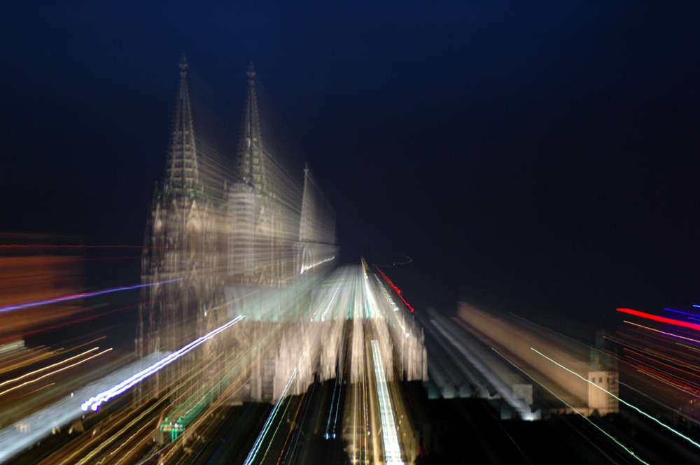 DER KÖLNER DOM MAL GANZ ANDERS