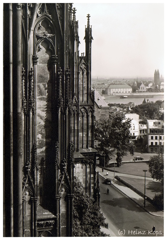 Der Kölner Dom mit Blick op de Schääl Sick, 1939