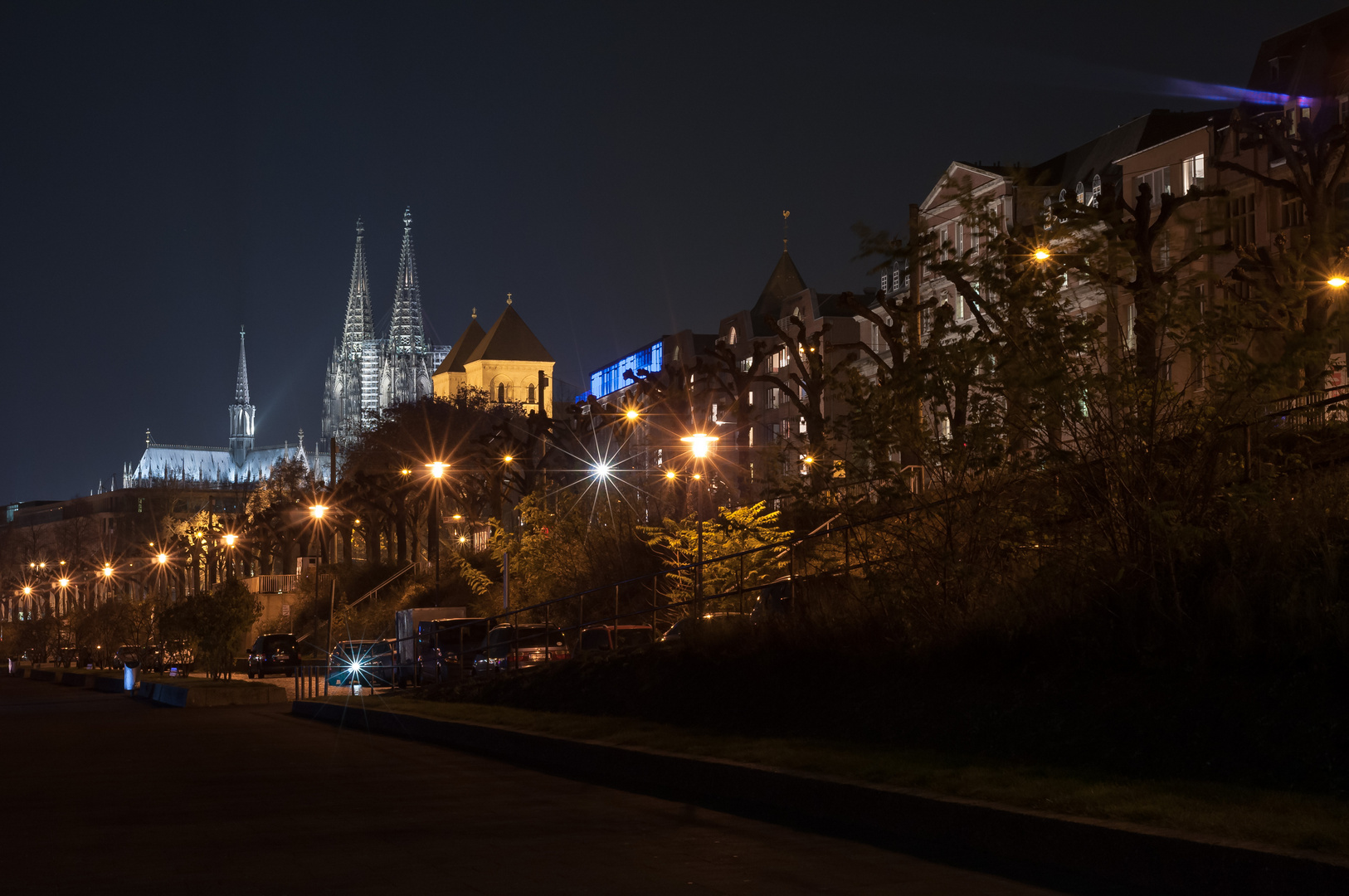 Der Kölner Dom ragt über alles hinaus...