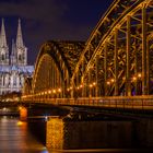 Der Kölner Dom und die blaue Stunde.