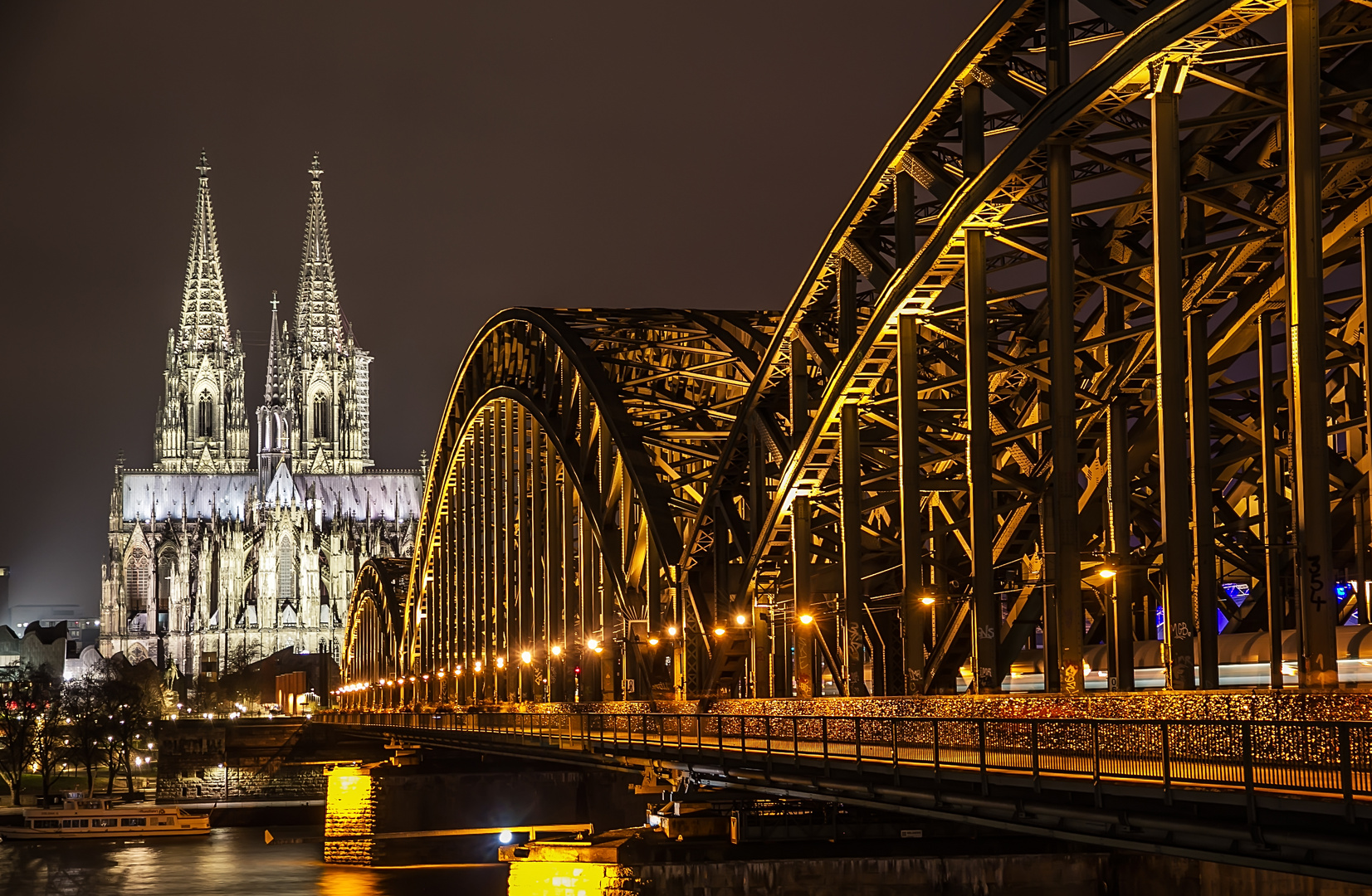 Der Kölner Dom und die Hohenzollernbrücke