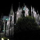 Der Kölner Dom von hinten bei Nacht