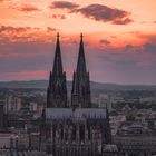 Der Kölner Dom zum Sonnenuntergang