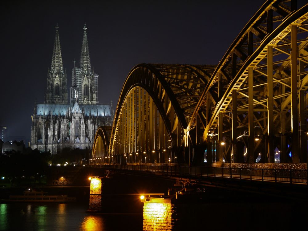 Der Kölsche Dom mit Hohenzollernbrücke