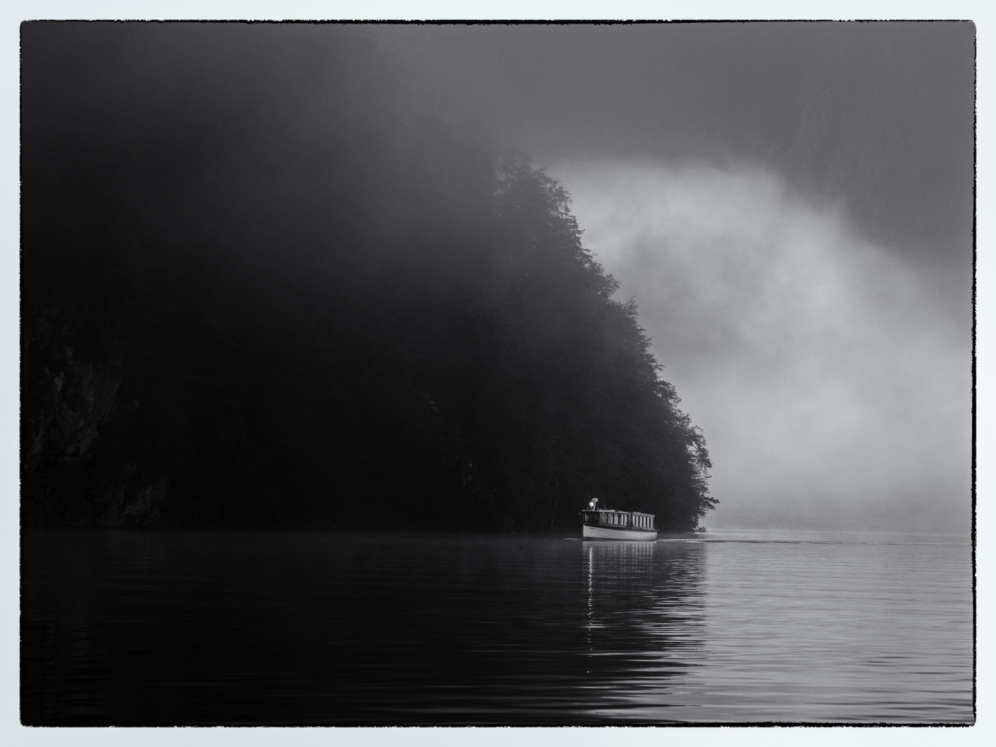 Der Königsee im Morgennebel