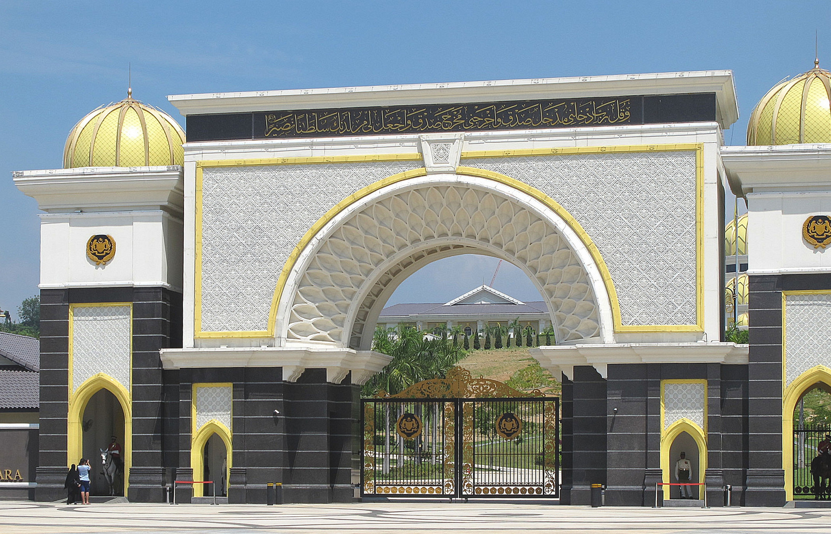 Der Konigspalast Istana Negara In Kuala Lumpur Foto Bild Asia Indian Ocean Globus Bilder Auf Fotocommunity
