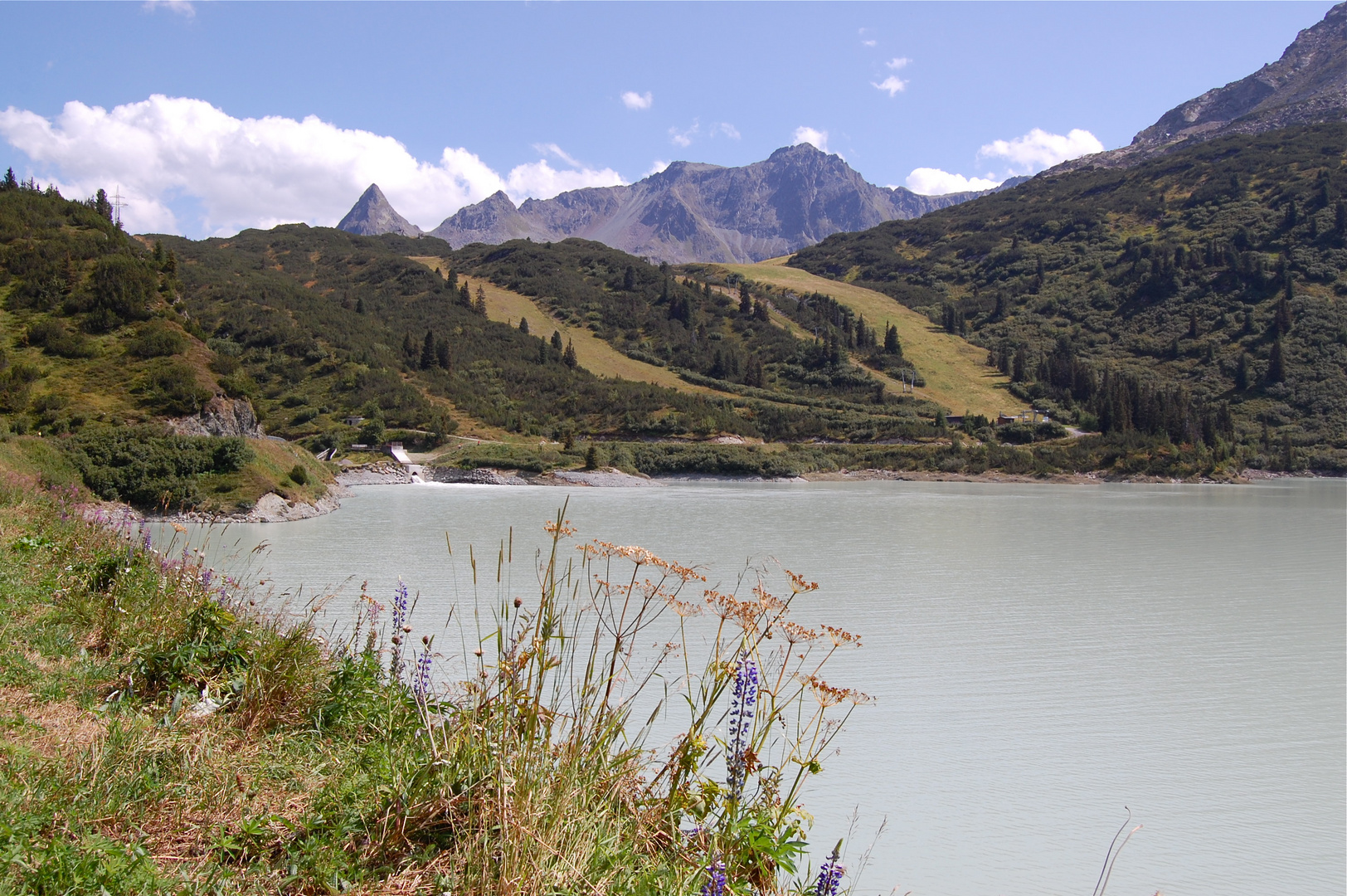 Der Kops-Stausee bei einer Rundwanderung