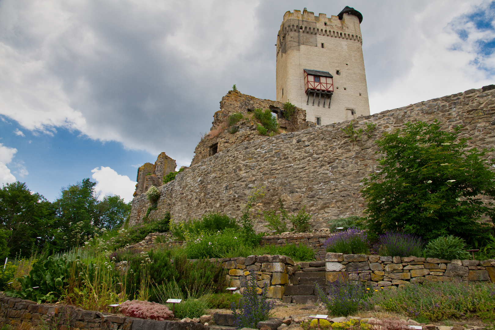 Der Kräutergarten der Burg Olbrück