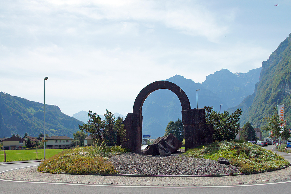 ..der Kreisel Torbogen..