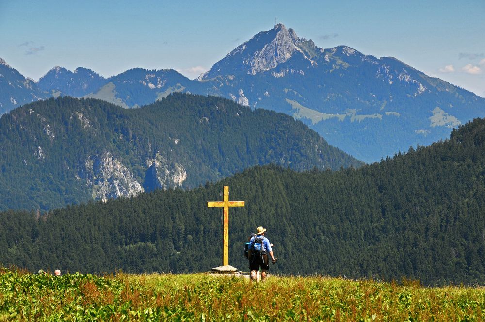 Der Kreuz-Gang... (auf dem Gipfel des Kreuzberges)