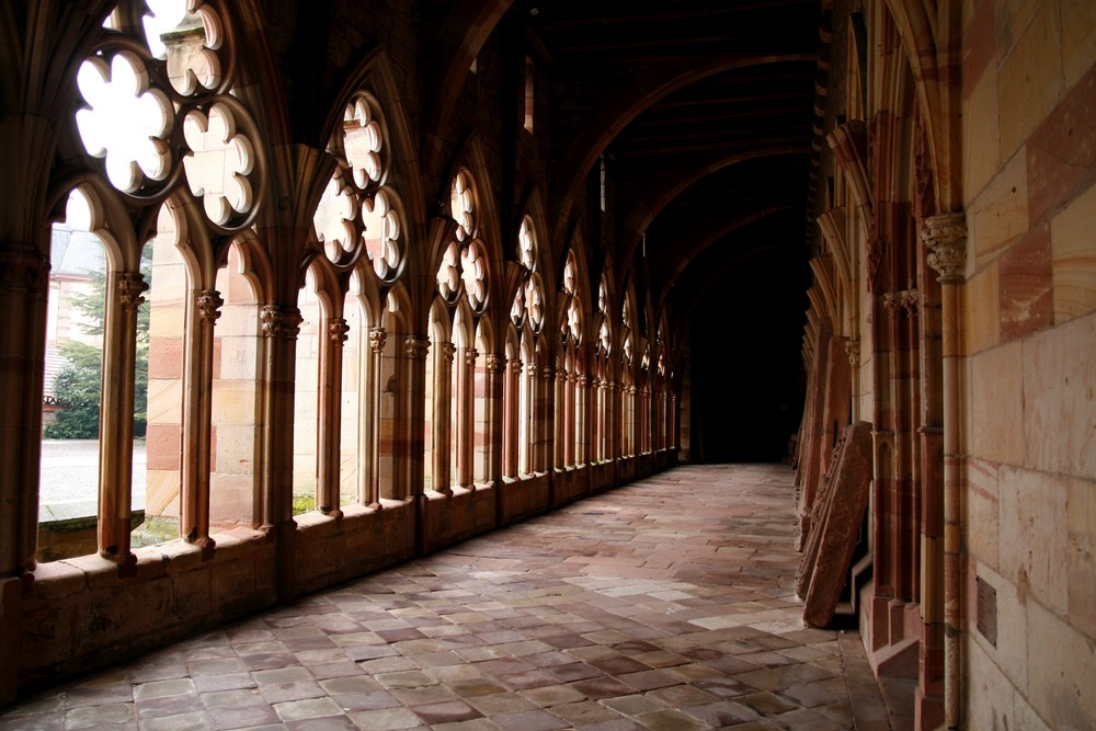 Der Kreuzgang der Basilika in Wissembourg