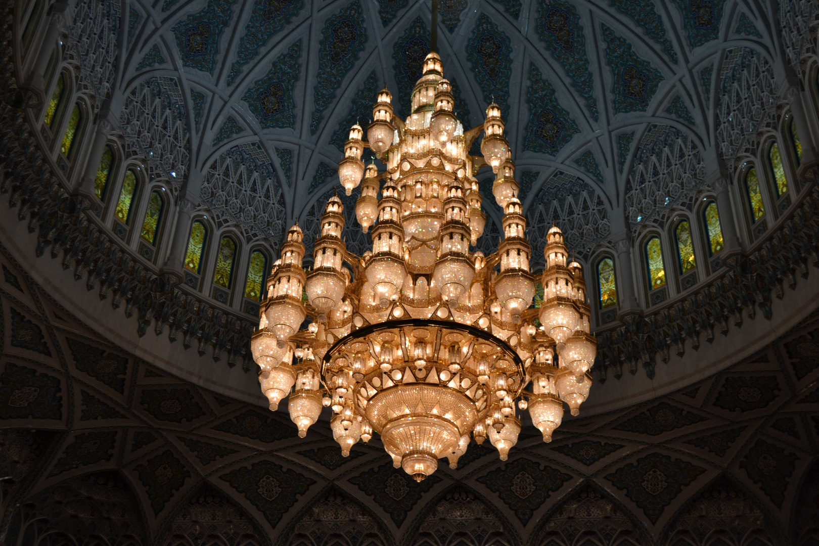 Der Kronleuchter in der Sultan-Quabos- Moschee 2