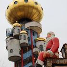 Der Kuchlbauerturm in Abensberg mit Weihnachtsmannblick