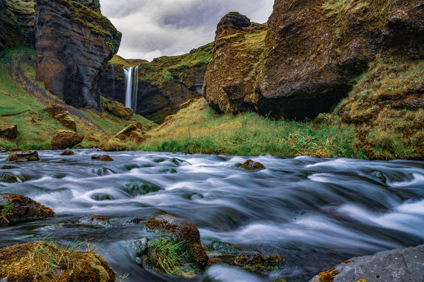 Der Kvernufoss auf Island