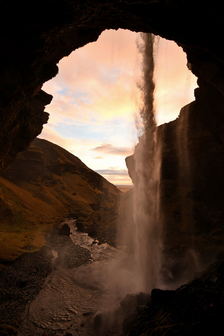 Der Kvernufoss Im letzten Licht