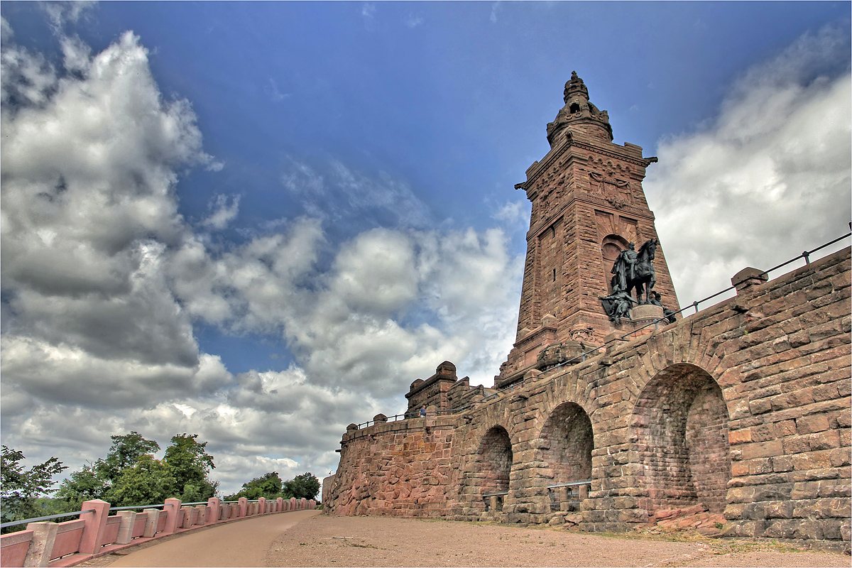 der Kyffhäuser : Gebirge - Burg - Denkmal