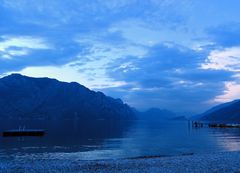 der lago di garda in blau