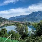 Der Lago di Levico mit dem Ort Löweneck - Levico Terme -, Trentino, Italien
