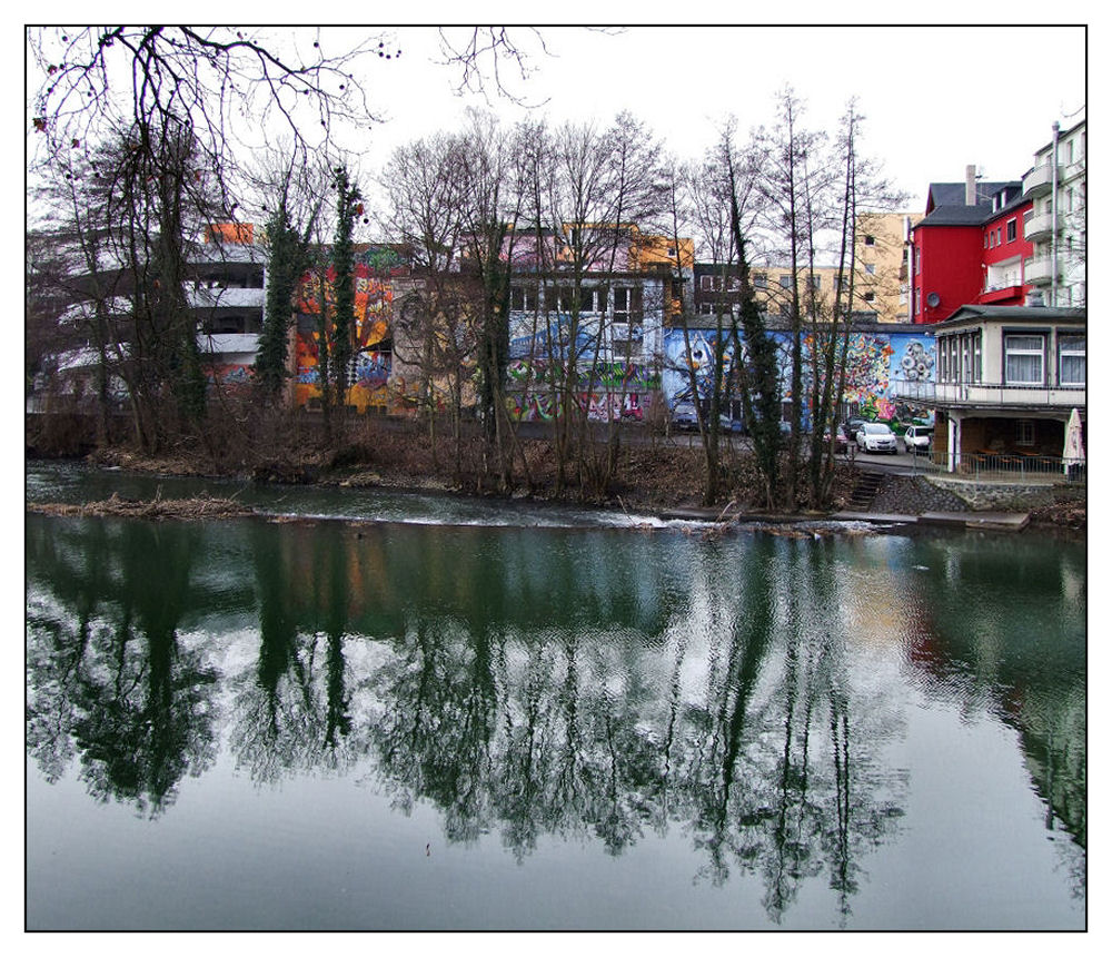 Der Lahnufer mit Spiegelung in Wetzlar