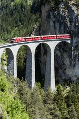 Der Landwasserviadukt der Albulabahn (1) (Archivbild 2015)