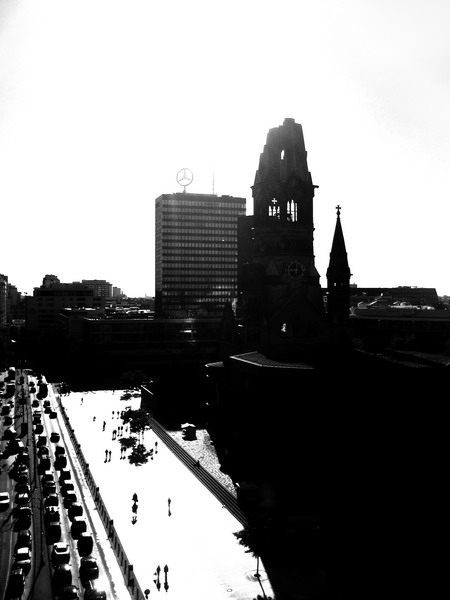 Der lange Schatten der Gedähtniskirche