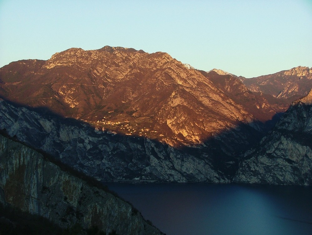 Der lange Schatten des Mt. Altissimo