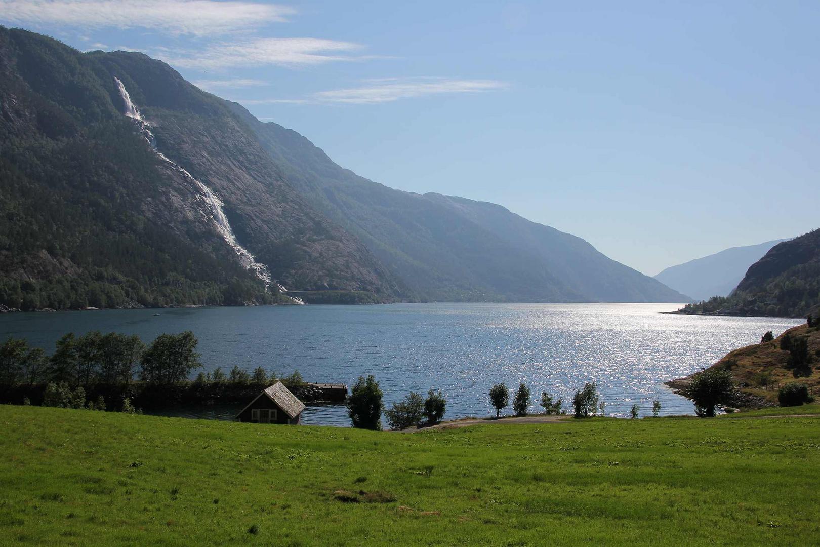 Der Langfossen mit dem Akrefjord...