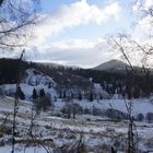 Der Laudenbach und dahinter der Hermannsberg