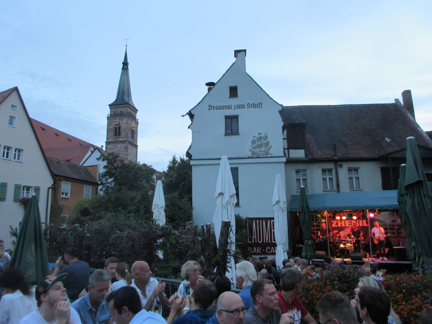 Der Laumer inmitten von Schwabach beim Bürgerfest