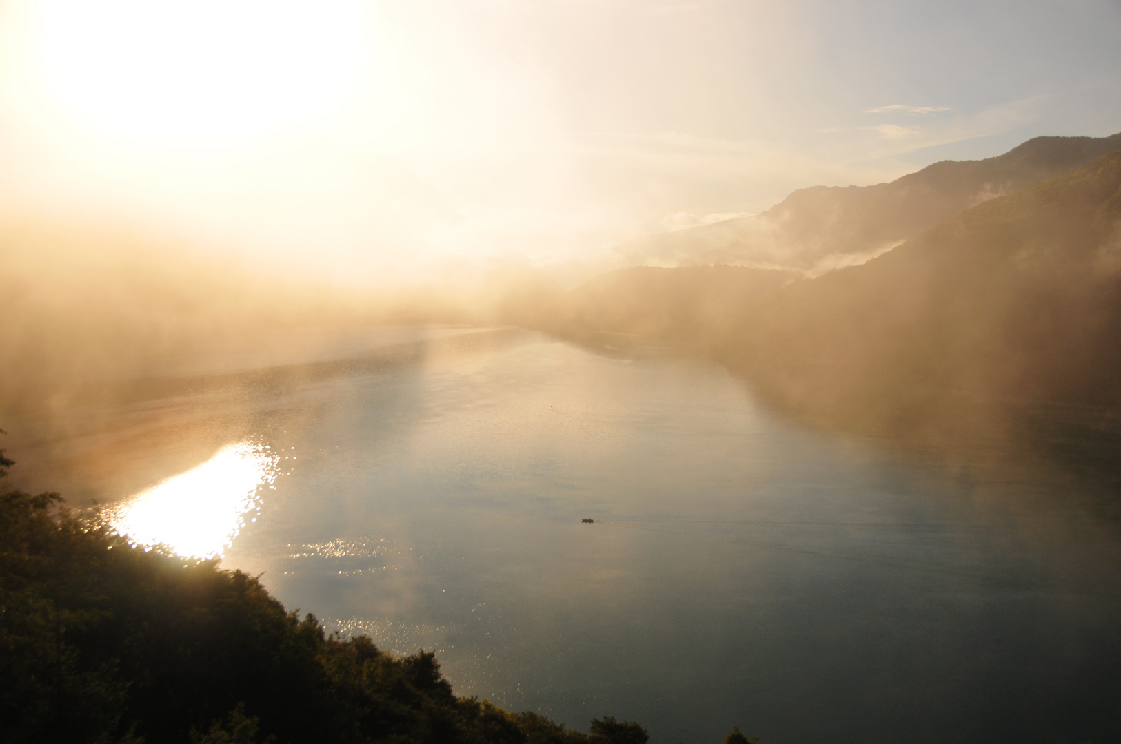 Der Ledrosee mit Gegenlicht